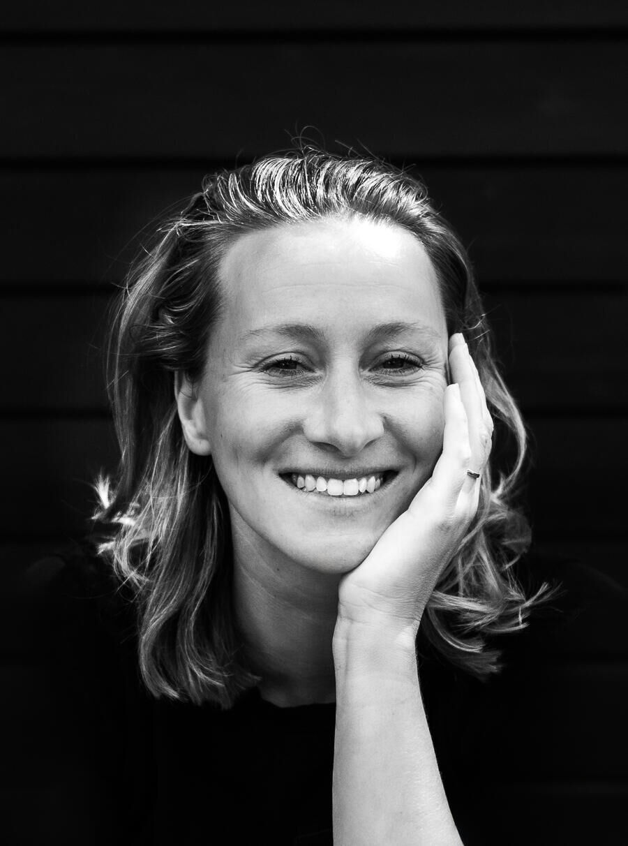 Janina Laszlo - About